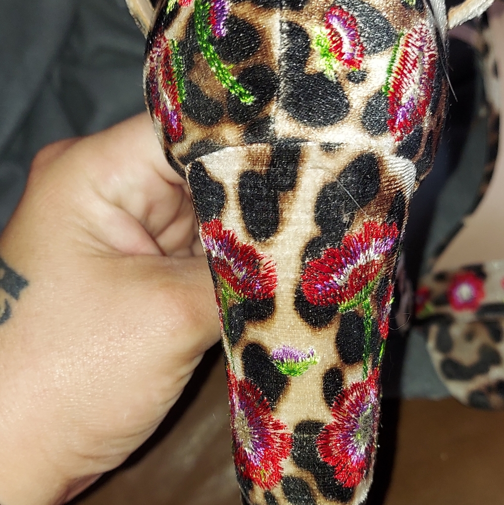 Heels - Picture 2 of 3